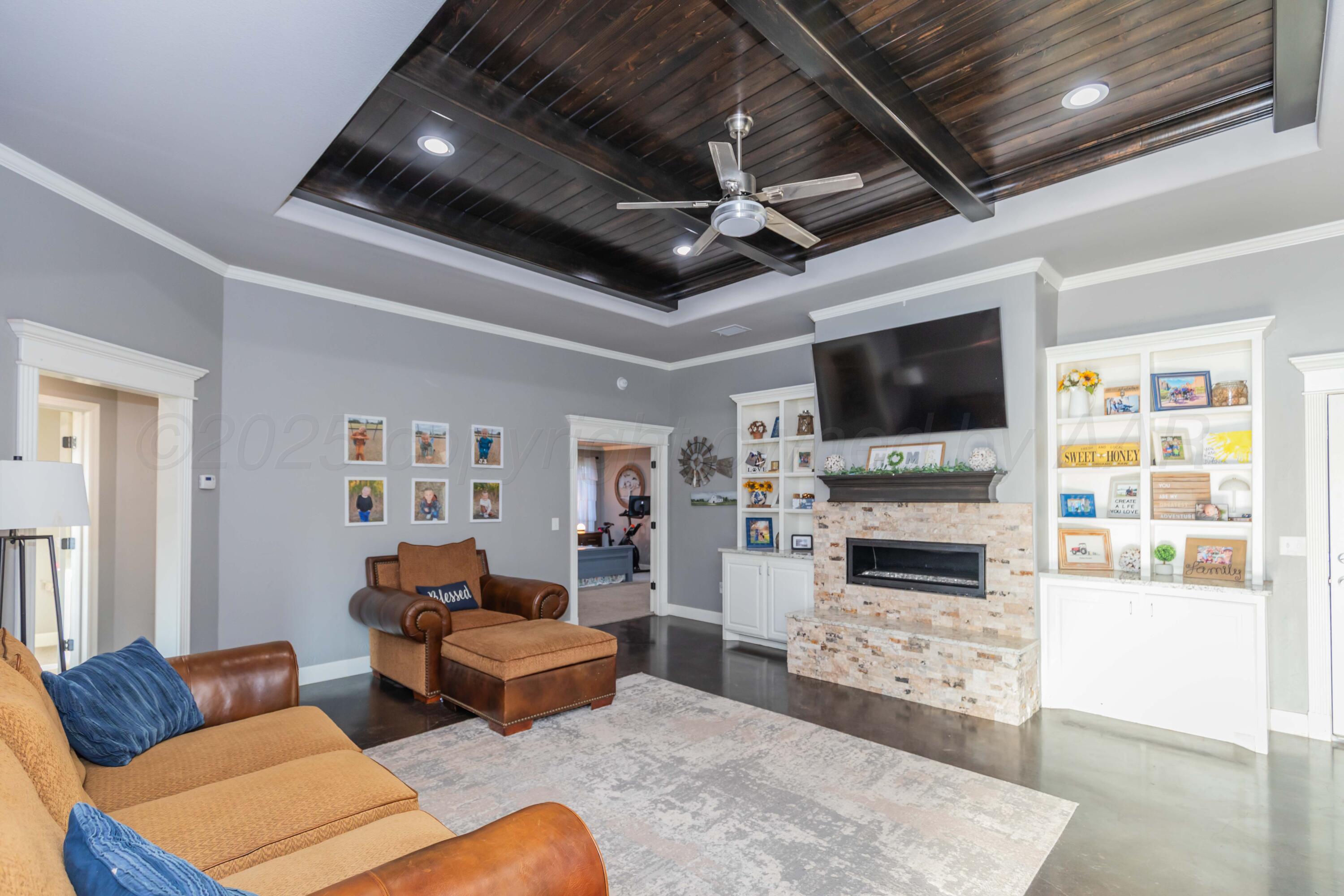 906 Red Deer White Deer, TX 79097 - Photo 7 of 52 LIVING ROOM VIEW 2