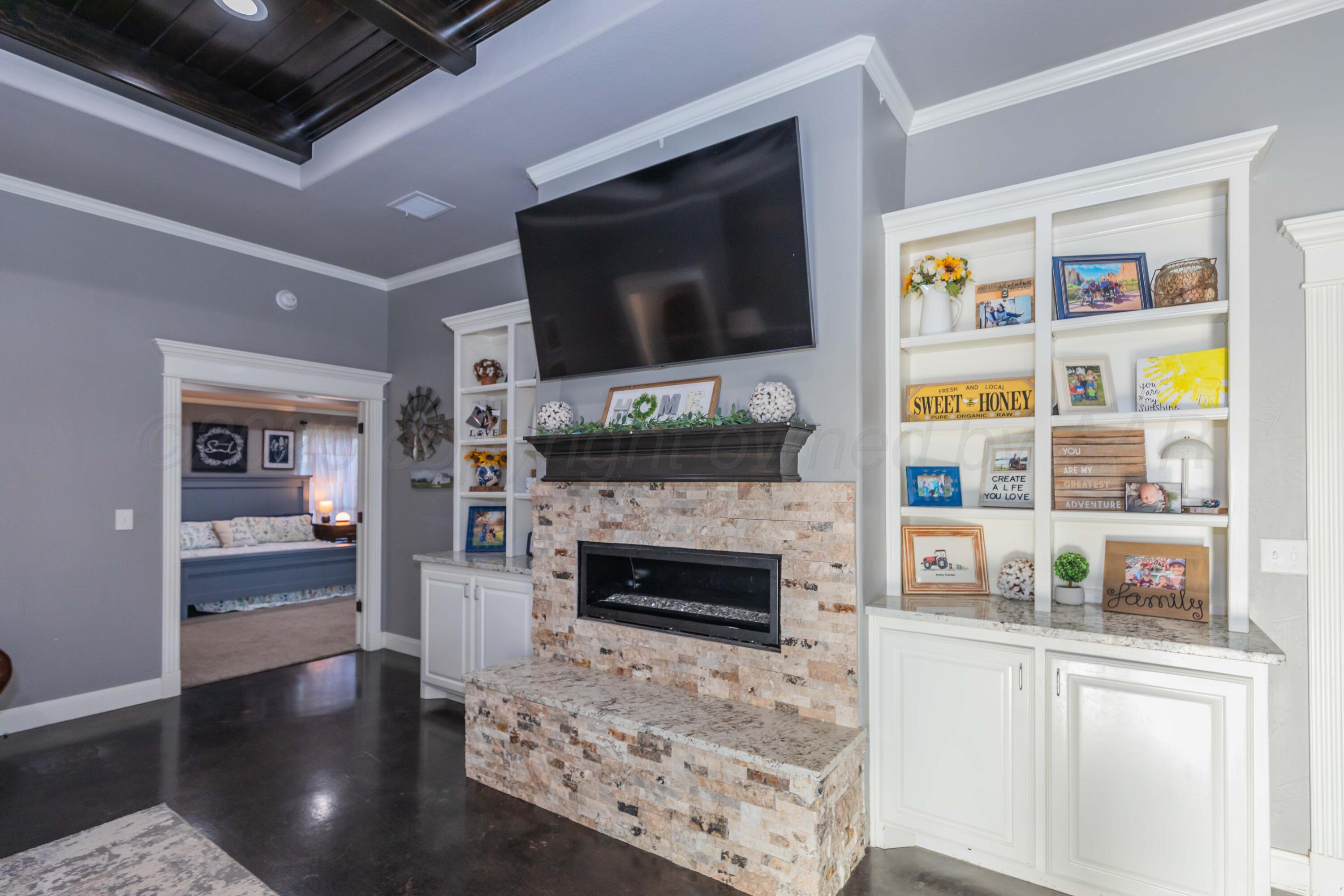906 Red Deer White Deer, TX 79097 - Photo 10 of 52 LIVING ROOM VIEW 5