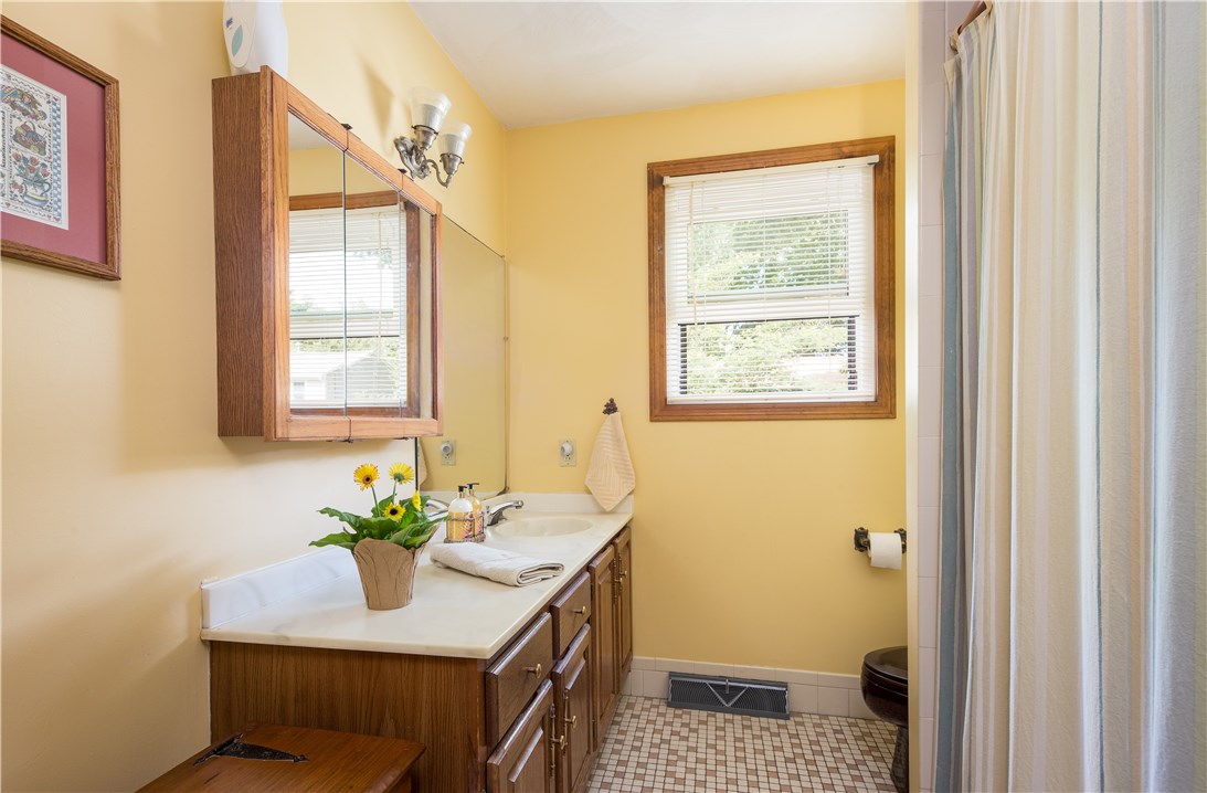 36 Beech Road Narragansett, RI 02882 - Photo 15 of 39