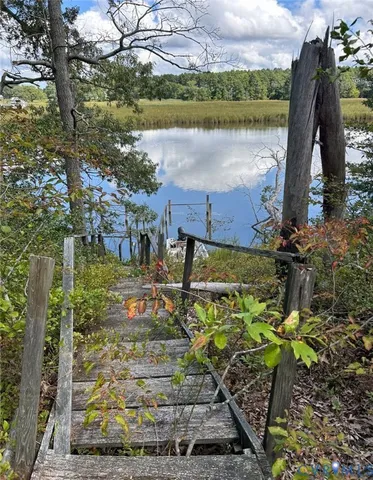 a view of a garden with sitting area