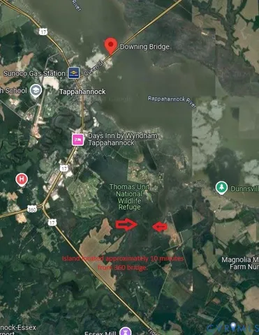 a view of a lake in between of house