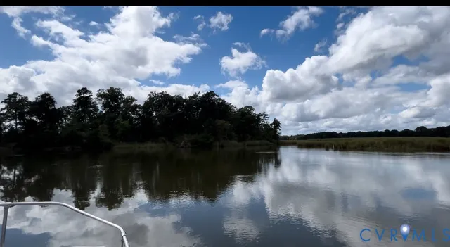 a view of walk in closet