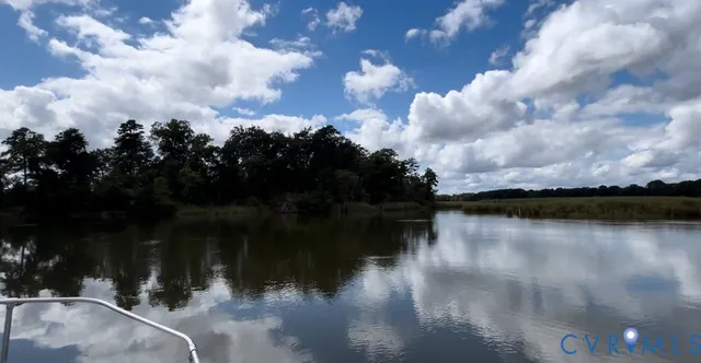 a view of livingroom with furniture