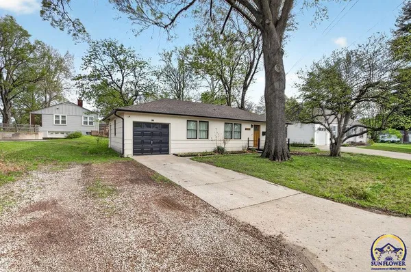 $389,900 | 6620 West 56th Street, Mission, KS 66202