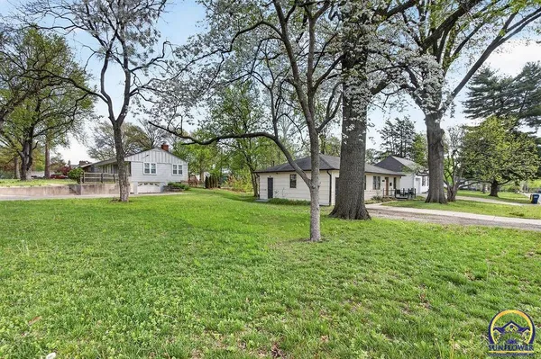 $389,900 | 6620 West 56th Street, Mission, KS 66202