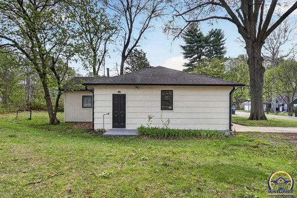 $389,900 | 6620 West 56th Street, Mission, KS 66202