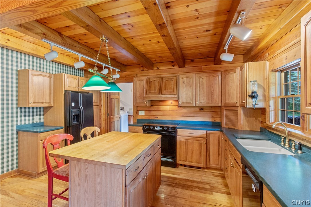 4004 Brunel Road Nelson, NY 13035 - Photo 8 of 43 Isalnd and eating area