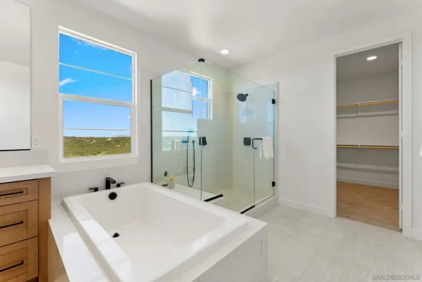 $2,427,990 | 11318 Caminito Rodar, San Diego, CA 92126
