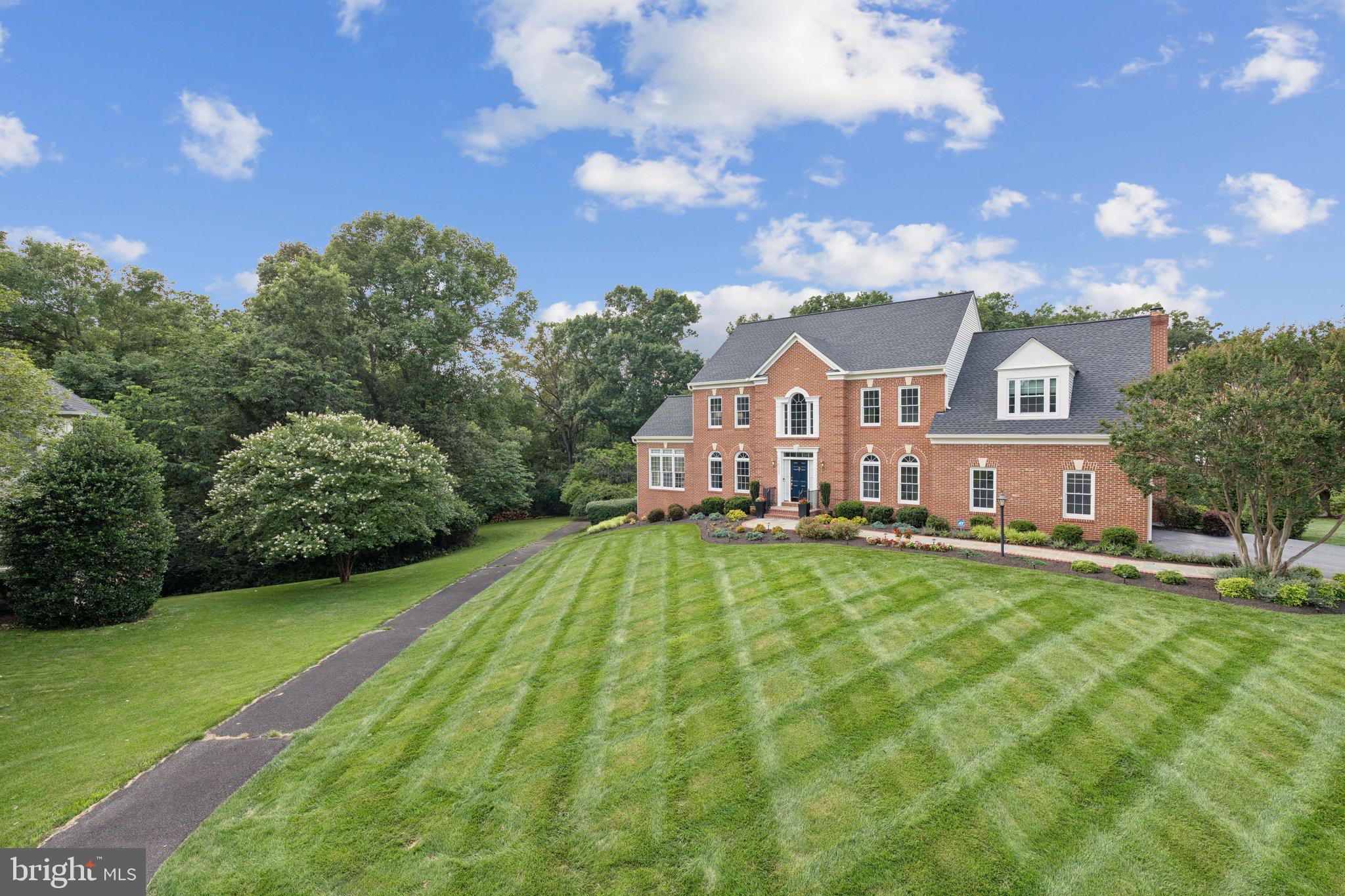 12213 Windsor Hall Way Herndon, VA 20170 - Photo 63 of 64 a view of a big yard with plants and a big yard