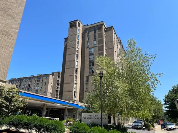 $3,050 | 33 Pond Avenue, Unit 820, Brookline, MA 02445