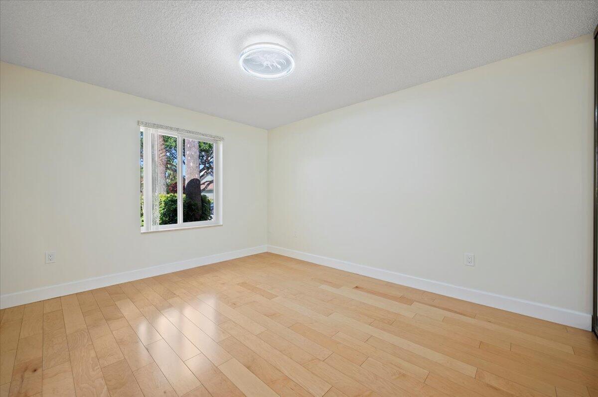 180 Ridge Road Jupiter, FL 33477 - Photo 23 of 28 23-LUX8157