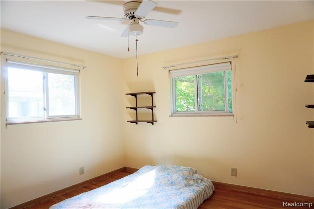 902 Hampton Road Grosse Pointe Woods, MI 48236 - Photo 33 of 47