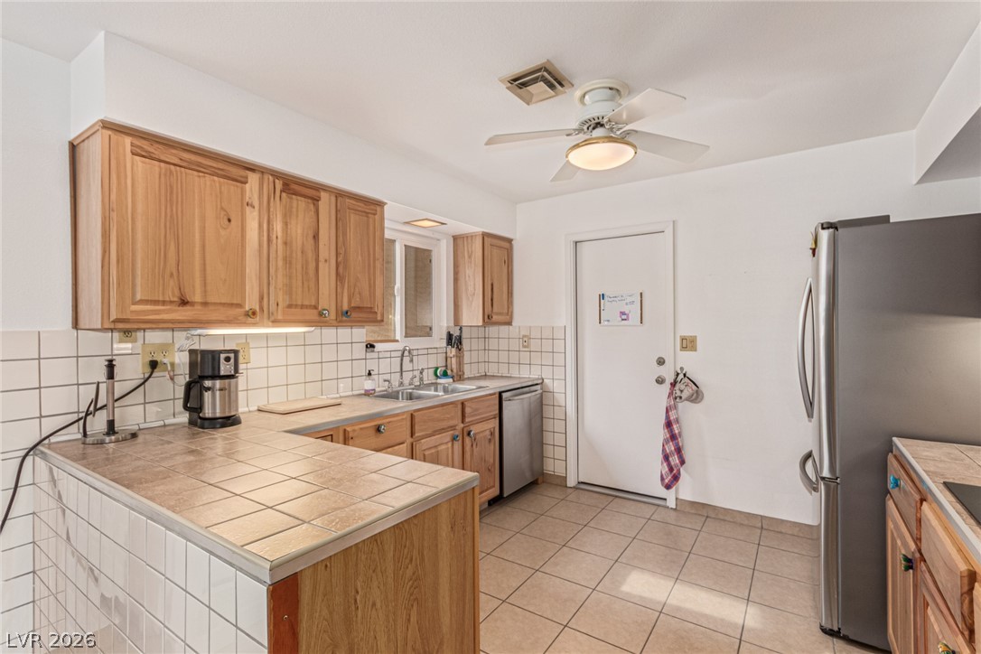 622 East Fairway Road Henderson, NV 89015 - Photo 13 of 29