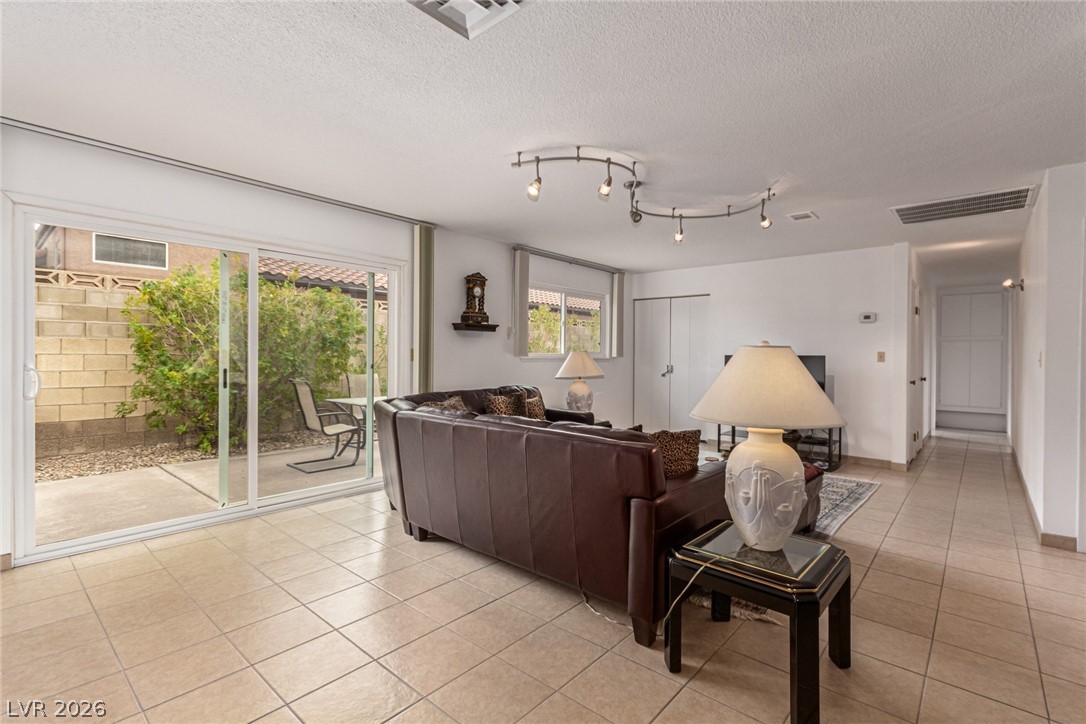 622 East Fairway Road Henderson, NV 89015 - Photo 6 of 29