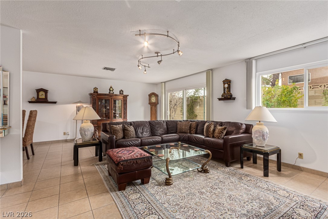 622 East Fairway Road Henderson, NV 89015 - Photo 7 of 29