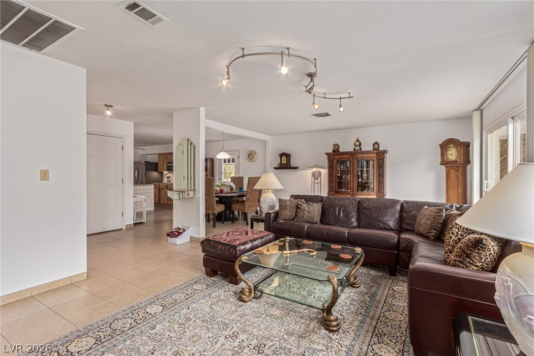 622 East Fairway Road Henderson, NV 89015 - Photo 10 of 29