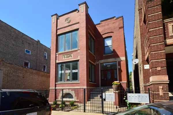 $2,300 | 2554 West Augusta Boulevard, Unit 1, Chicago, IL 60622