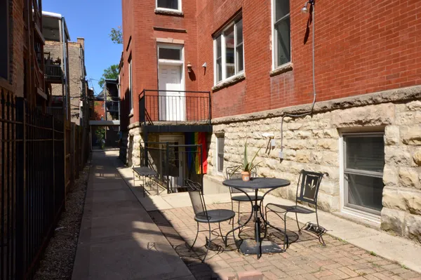 $2,300 | 2554 West Augusta Boulevard, Unit 1, Chicago, IL 60622