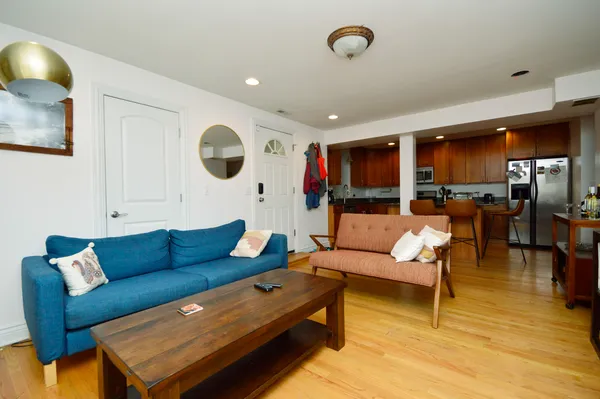 $2,300 | 2554 West Augusta Boulevard, Unit 1, Chicago, IL 60622