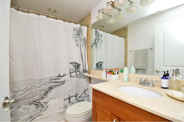 $2,300 | 2554 West Augusta Boulevard, Unit 1, Chicago, IL 60622