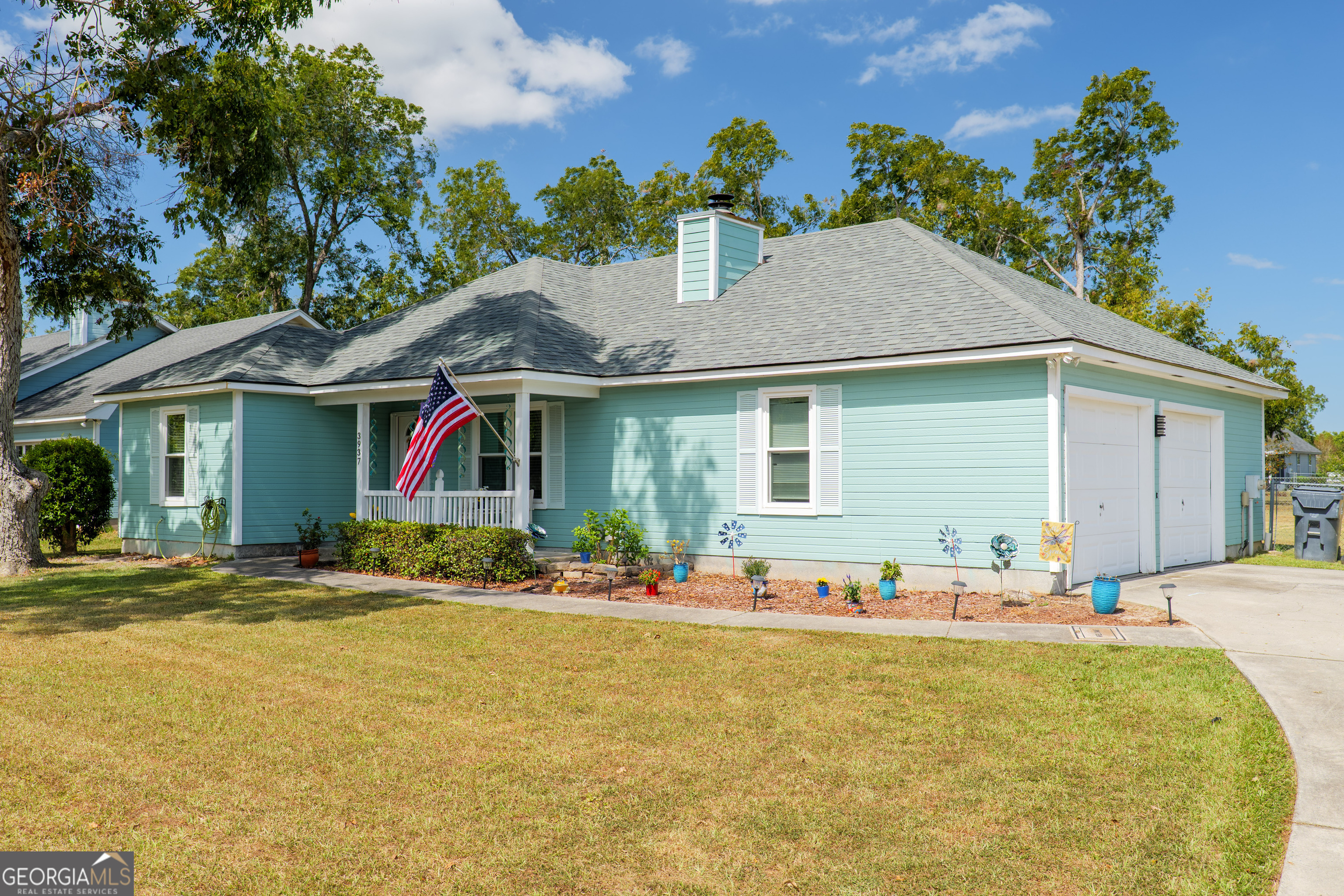 3937 Studstill Road Valdosta, GA 31605 - Photo 4 of 29 a front view of a house with a garden