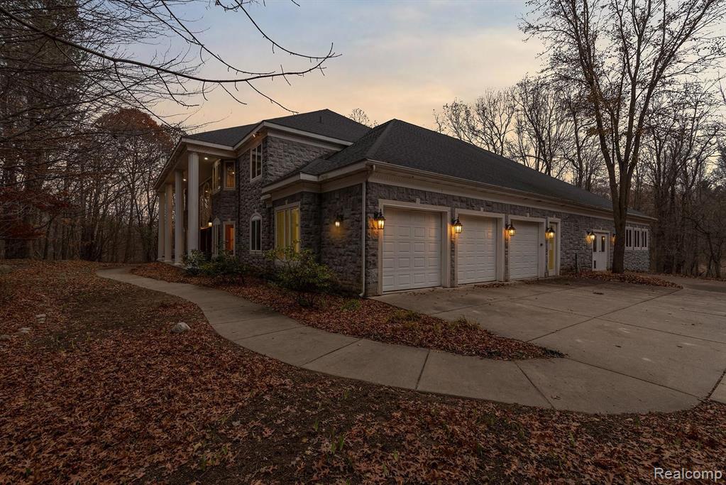 2401 Sullivan Road Oxford, MI 48371 - Photo 3 of 31