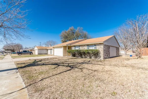 $2,000 | 221 Hardwood Trail, Mesquite, TX 75150