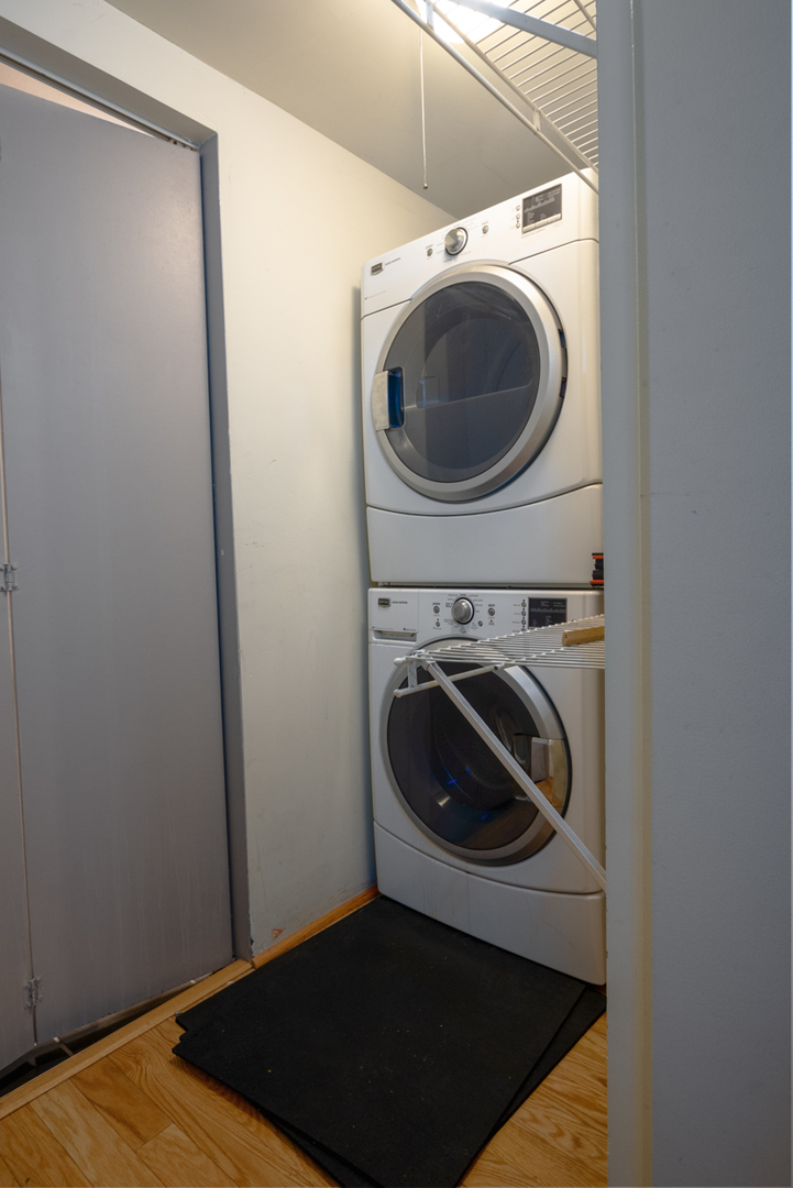 801 South Wells Street, Unit 102 Chicago, IL 60607 - Photo 18 of 26 a utility room with dryer and washer