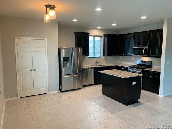 $2,100 | 1451 Polydora, San Antonio, TX 78245