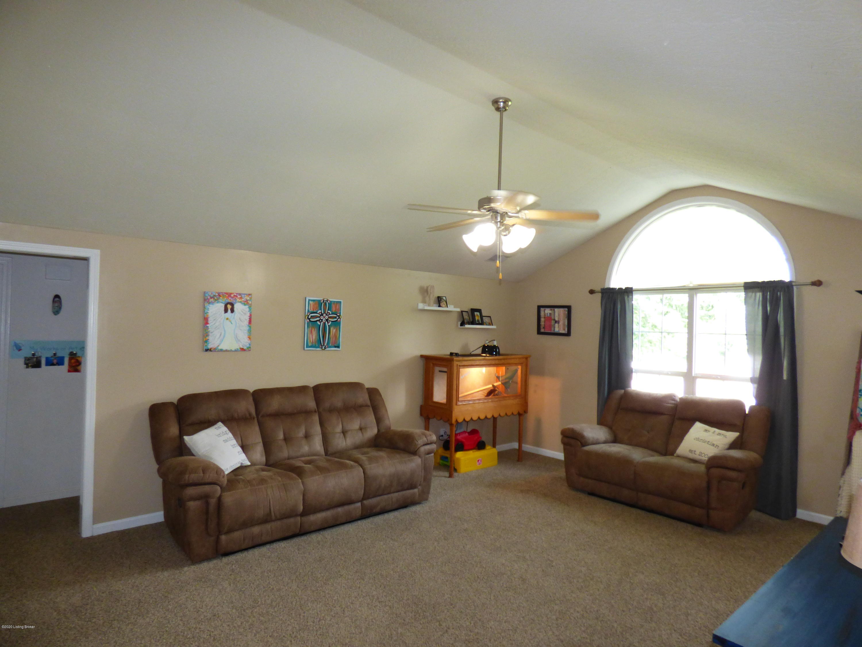 795 Greenbriar Road Mount Washington, KY 40047 - Photo 3 of 35 P1040953