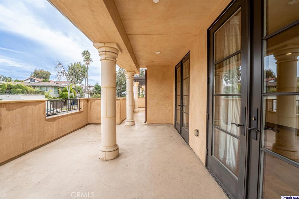10523 Ashton Avenue, Unit 202 Los Angeles, CA 90024 - Photo 28 of 36 a view of a building from a building
