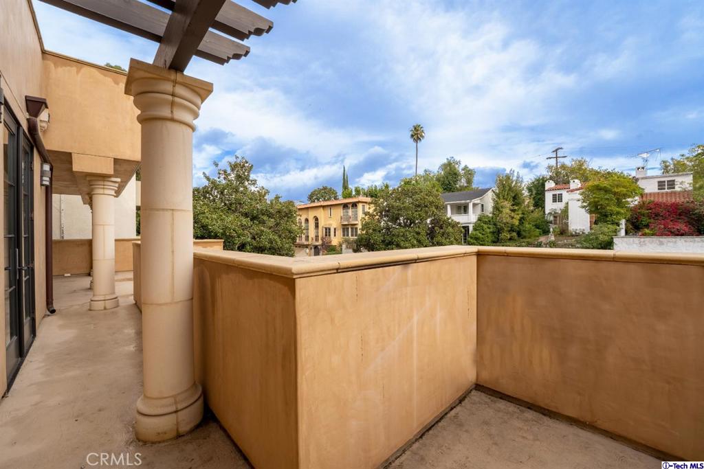 10523 Ashton Avenue, Unit 202 Los Angeles, CA 90024 - Photo 29 of 36 a view of a balcony with city view