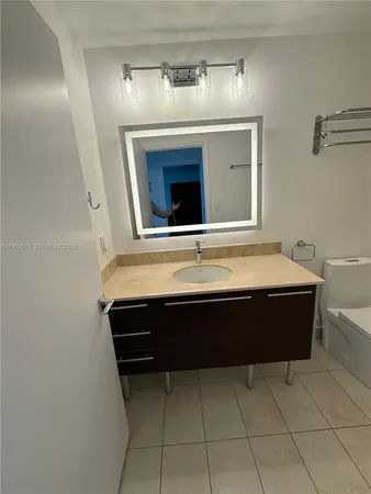 $3,000 | 1900 North Bayshore Drive, Unit 3507, Miami, FL 33132