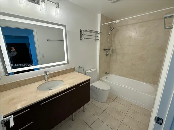 $3,000 | 1900 North Bayshore Drive, Unit 3507, Miami, FL 33132