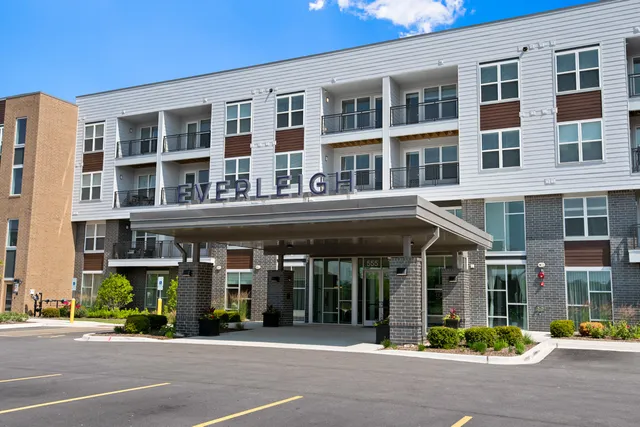 $3,615 | 555 Lakeview Parkway, Unit 3, Vernon Hills, IL 60061