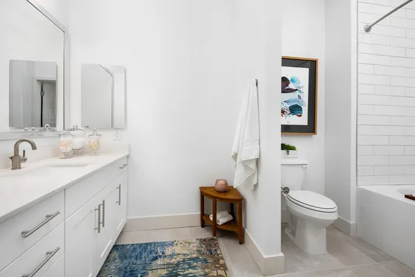 $3,615 | 555 Lakeview Parkway, Unit 3, Vernon Hills, IL 60061