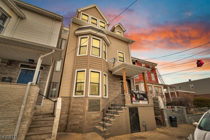 25 Oak Street, Unit 25 Paterson, NJ 07501 - Photo 23 of 25 a front view of a house