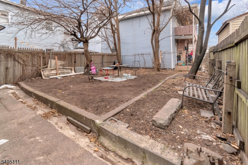 25 Oak Street, Unit 25 Paterson, NJ 07501 - Photo 25 of 25 a view of a yard with brick house
