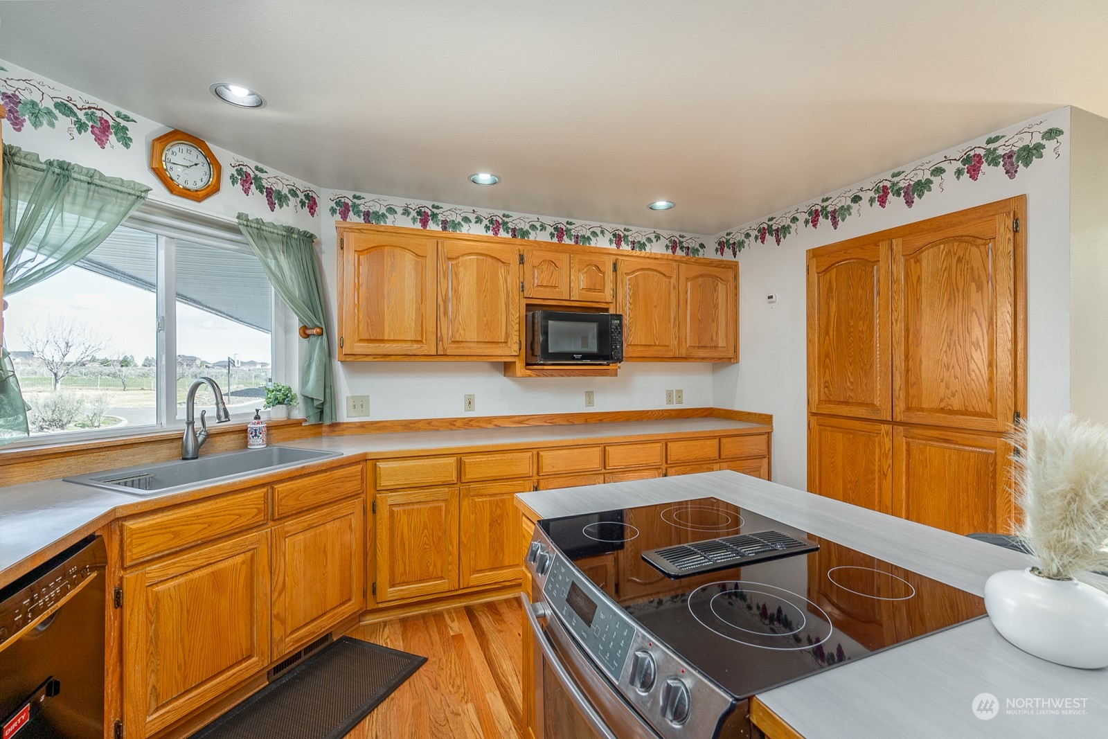 12501 Dodson Road Northwest Ephrata, WA 98823 - Photo 11 of 40 Gallery Image 11