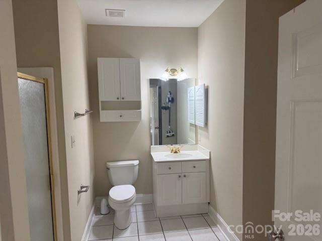 8913 Meadow Vista Road Charlotte, NC 28213 - Photo 17 of 30 a bathroom with a toilet a sink and mirror