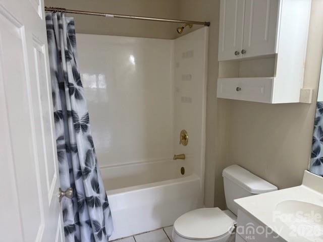8913 Meadow Vista Road Charlotte, NC 28213 - Photo 20 of 30 a bathroom with a toilet and a shower
