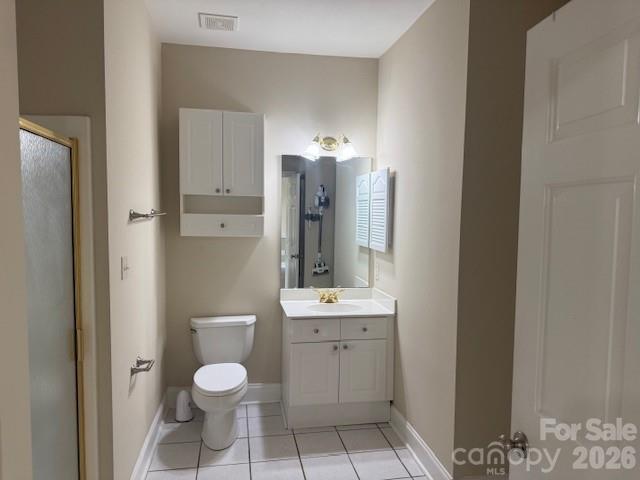 8913 Meadow Vista Road Charlotte, NC 28213 - Photo 22 of 30 a bathroom with a toilet sink and mirror