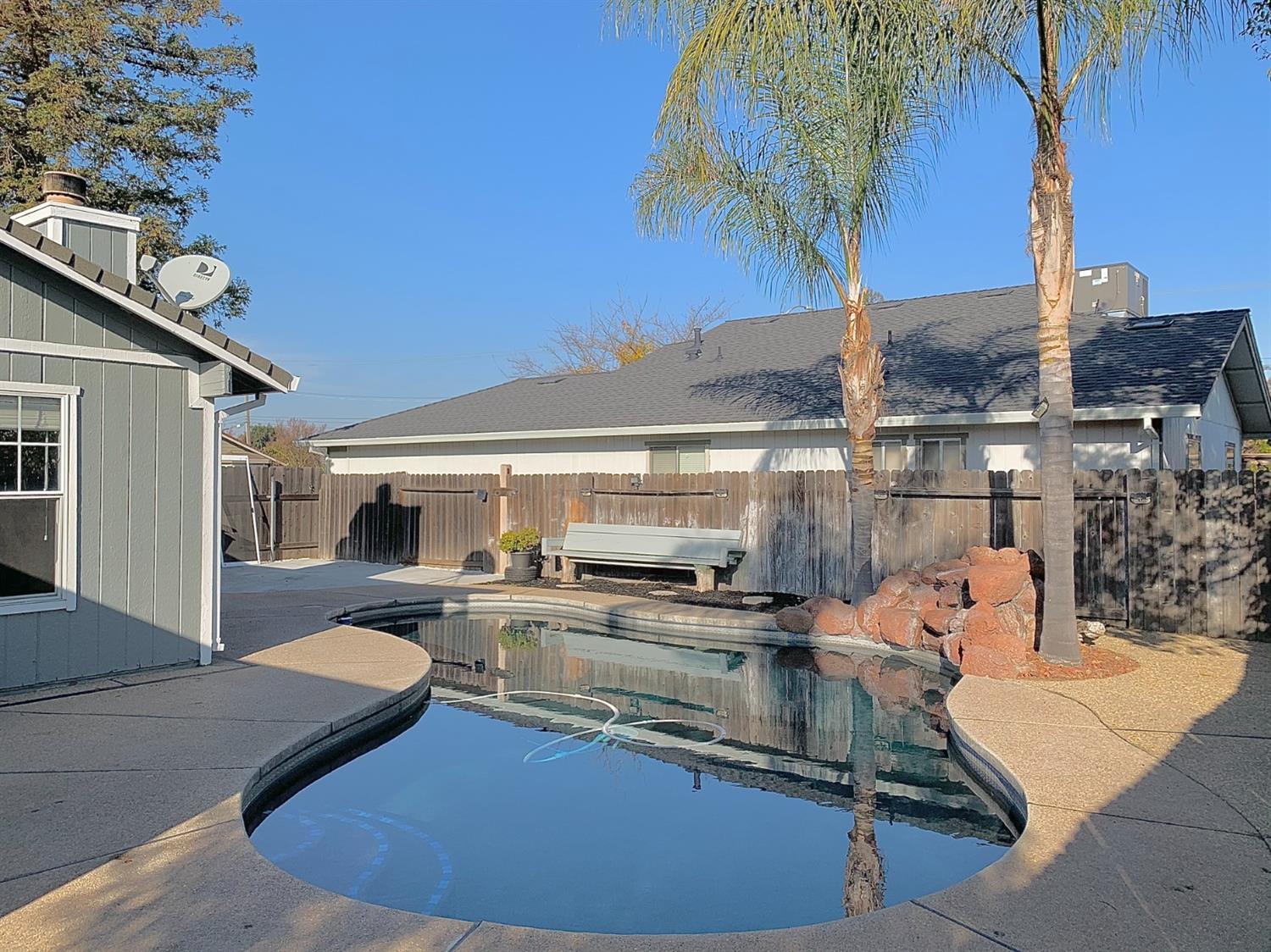 7607 Harmony Oaks Way Sacramento, CA 95828 - Photo 12 of 21