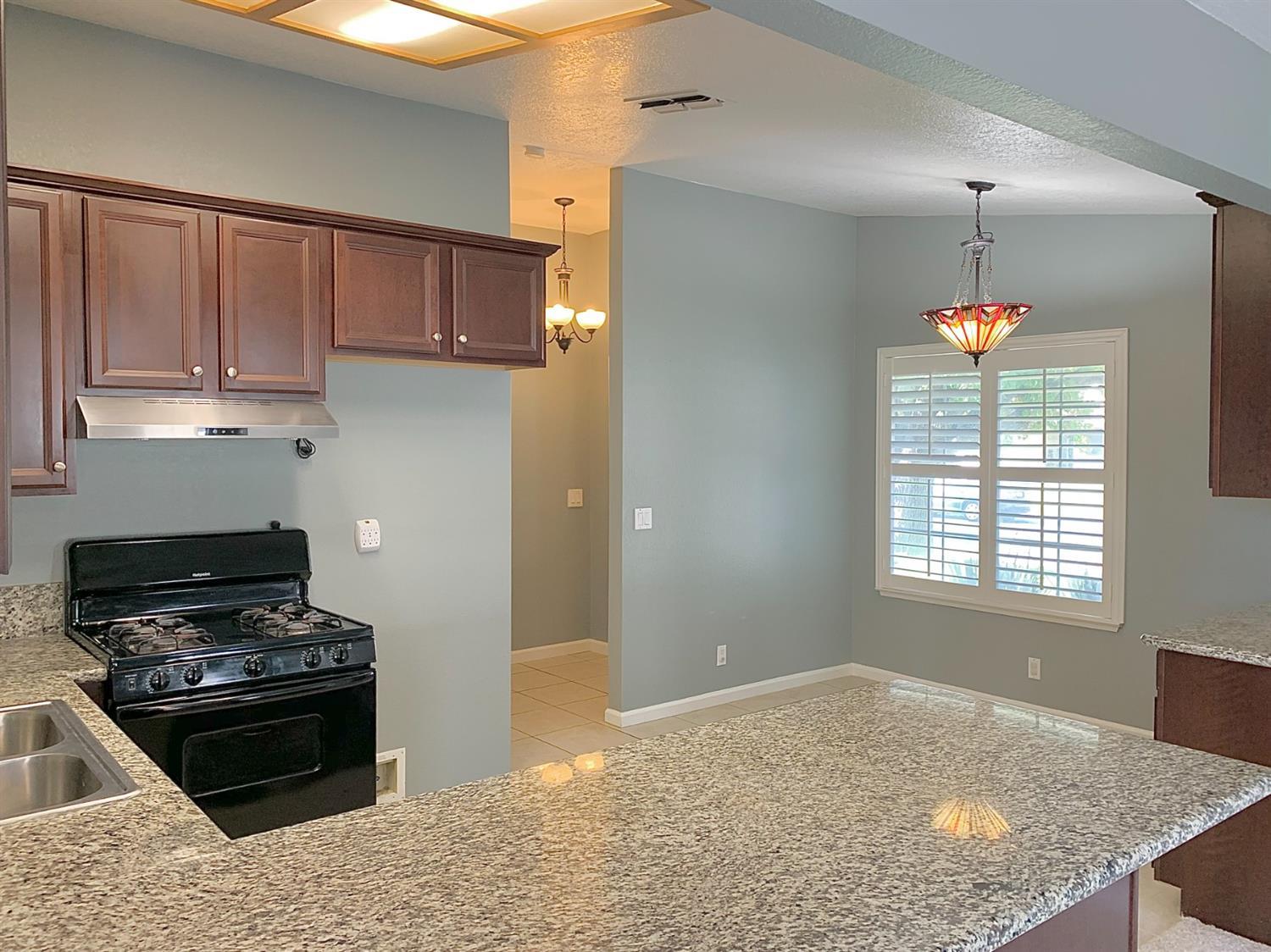 7607 Harmony Oaks Way Sacramento, CA 95828 - Photo 3 of 21