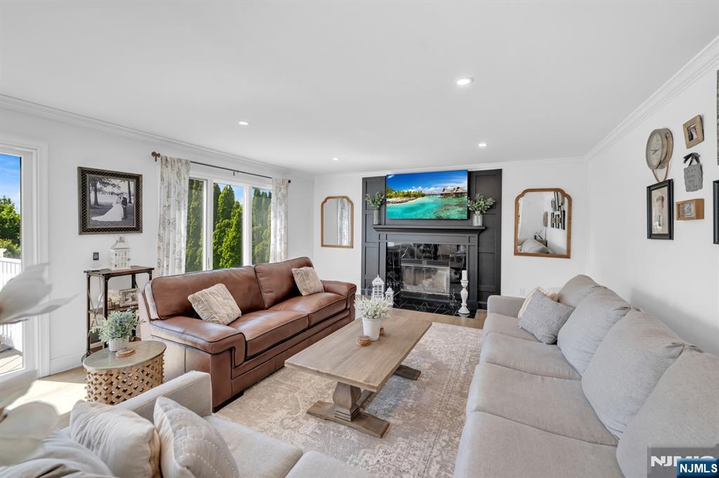22 Fox Boro Road Wayne, NJ 07470 - Photo 15 of 50