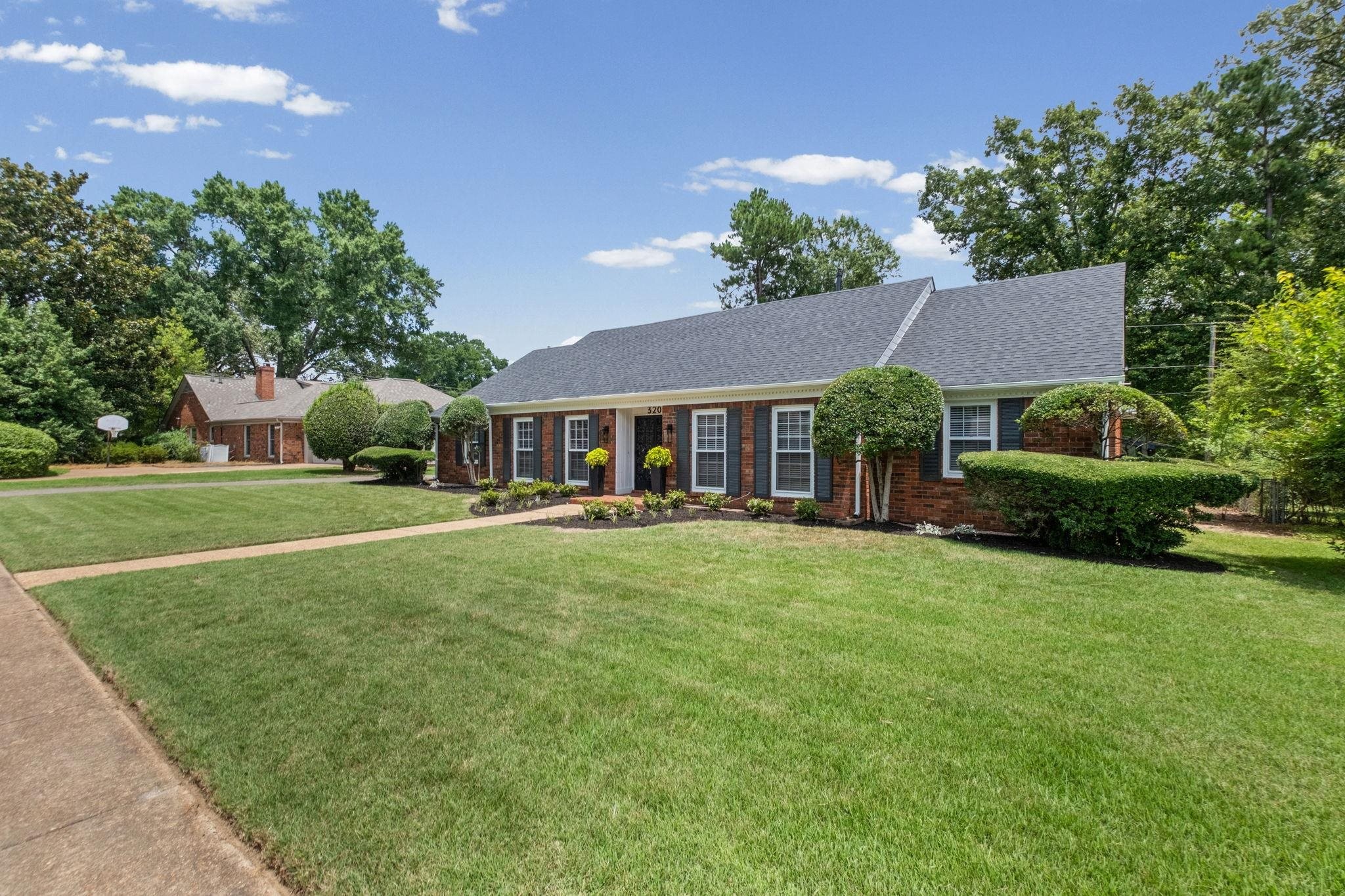 320 South Yates Road Memphis, TN 38120 - Photo 2 of 40