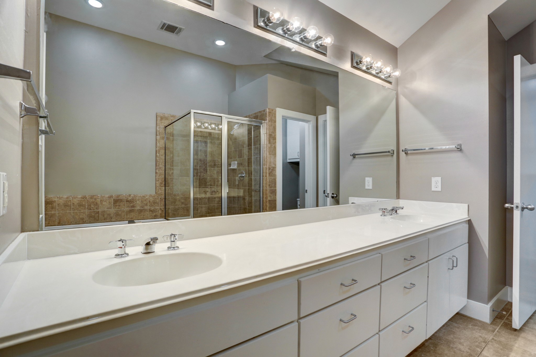 7650 Springhill Street, Unit 304 Houston, TX 77021 - Photo 13 of 18 a bathroom with a double vanity sink and a mirror