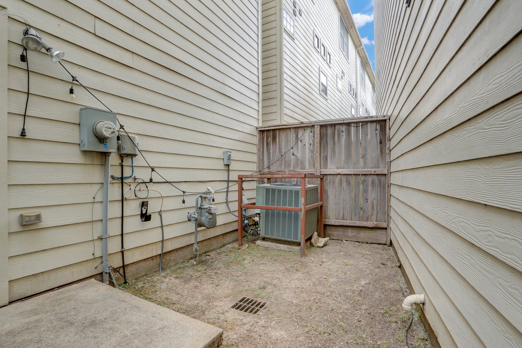 7650 Springhill Street, Unit 304 Houston, TX 77021 - Photo 15 of 18 a view of storage and utility room