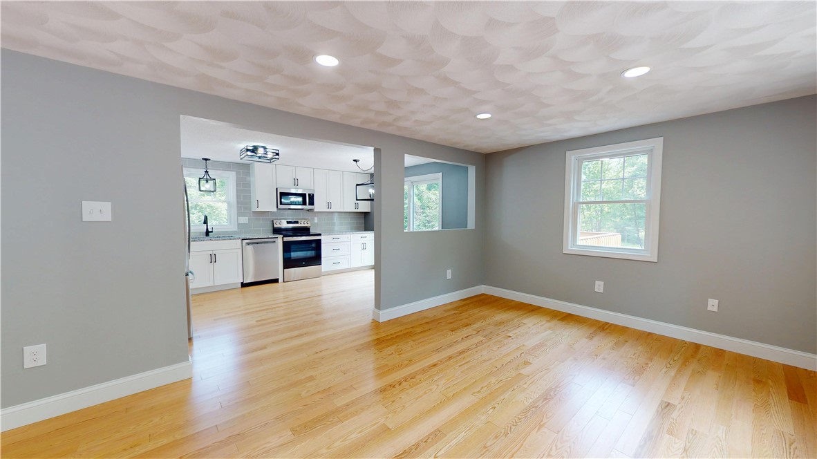112 Cranberry Ridge Road Glocester, RI 02857 - Photo 3 of 31