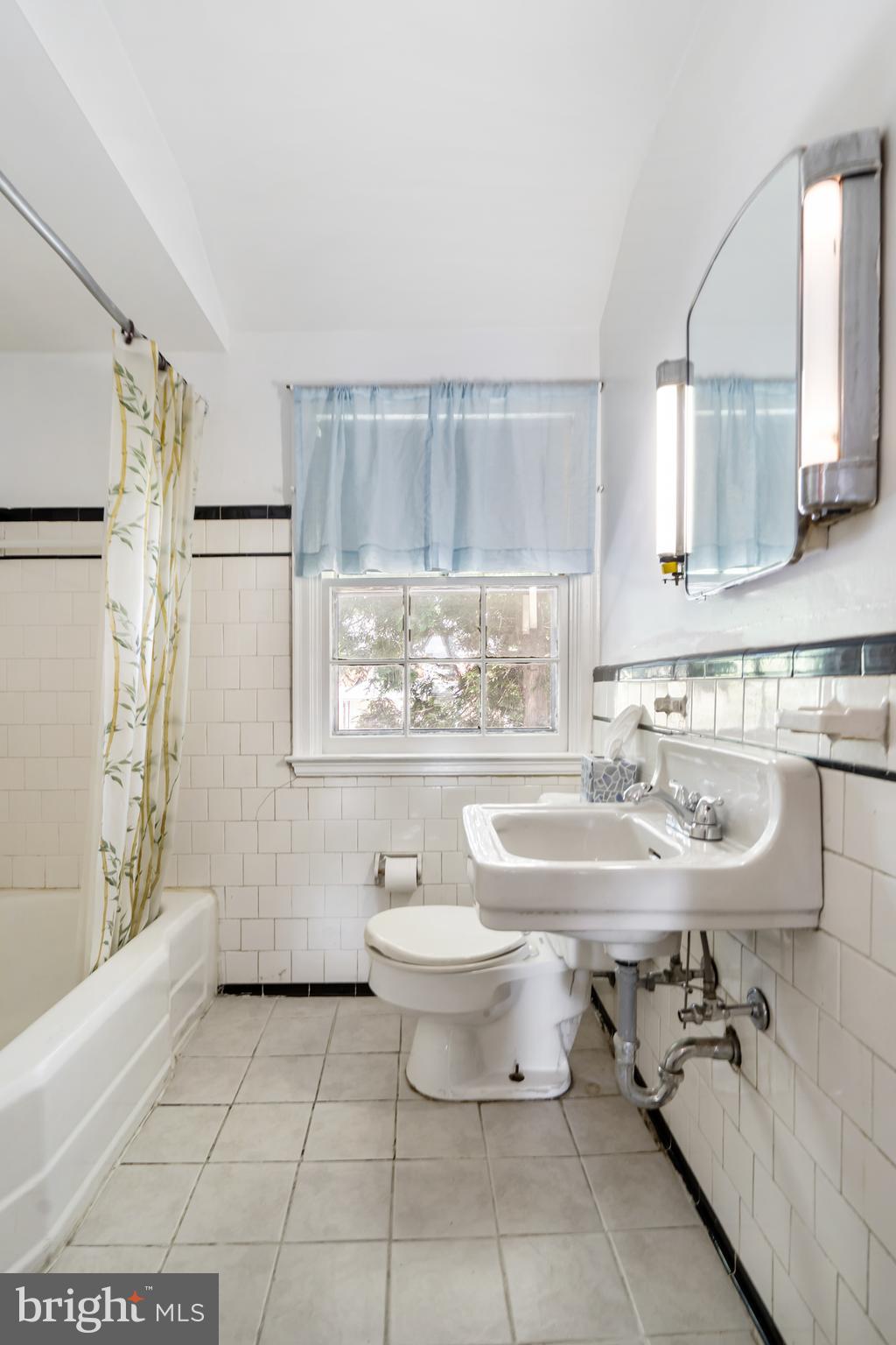4009 Brookhill Road Baltimore, MD 21215 - Photo 15 of 27 Full Bathroom with Tub and Shower